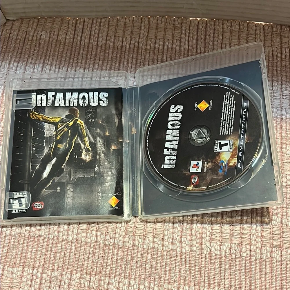 inFAMOUS for Sony 3 - Black and Yellow